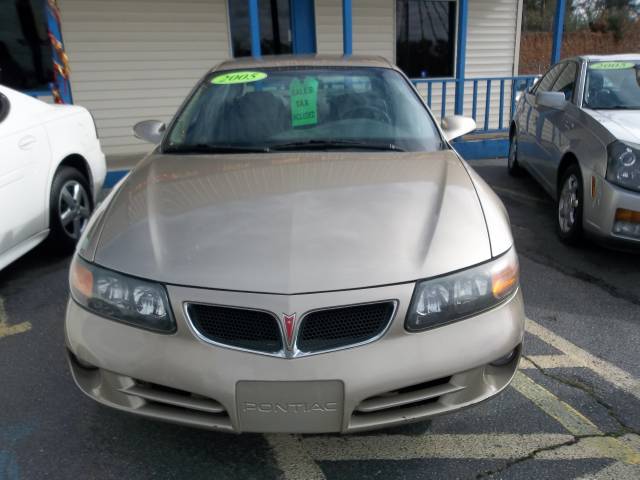 Pontiac Bonneville SE Sedan