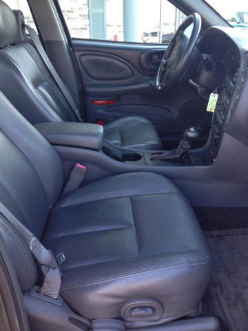 Pontiac Bonneville 2005 photo 1