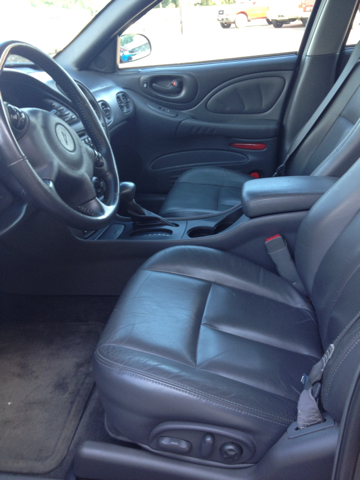 Pontiac Bonneville 2005 photo 2