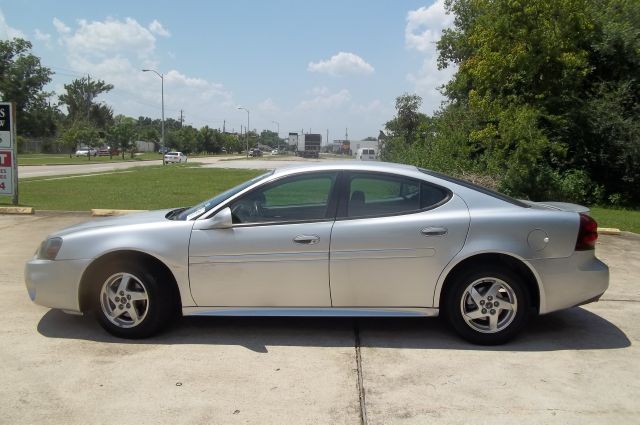 Pontiac Bonneville 2005 photo 3