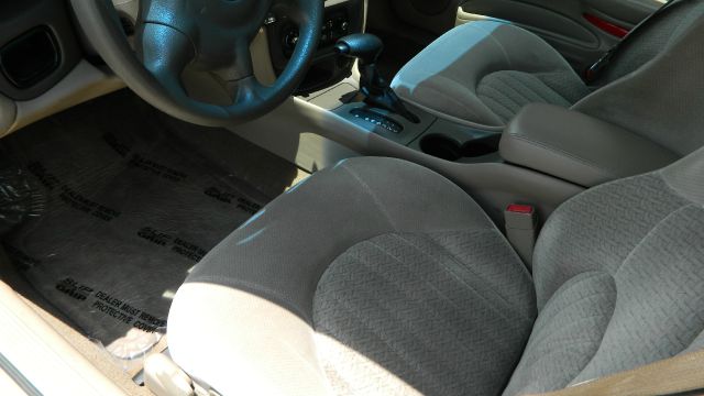 Pontiac Bonneville 2005 photo 1