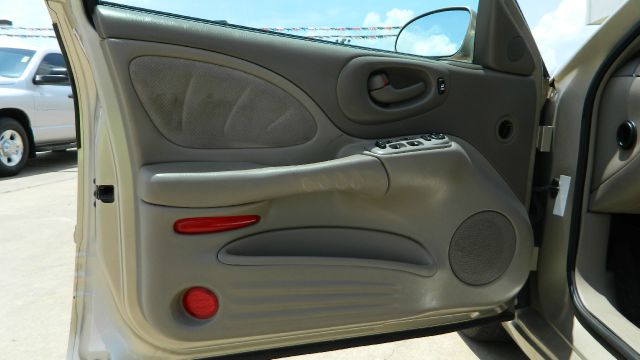 Pontiac Bonneville 2005 photo 10