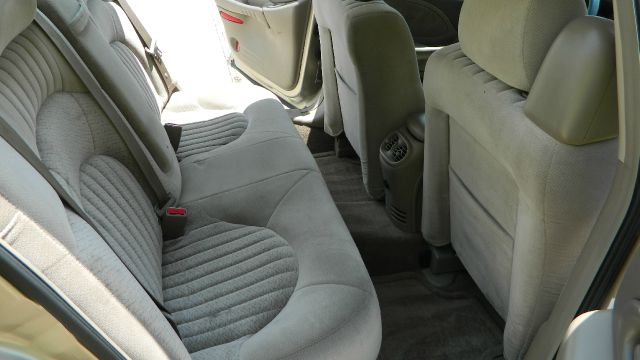 Pontiac Bonneville 2005 photo 12