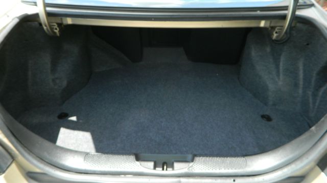 Pontiac Bonneville 2005 photo 2