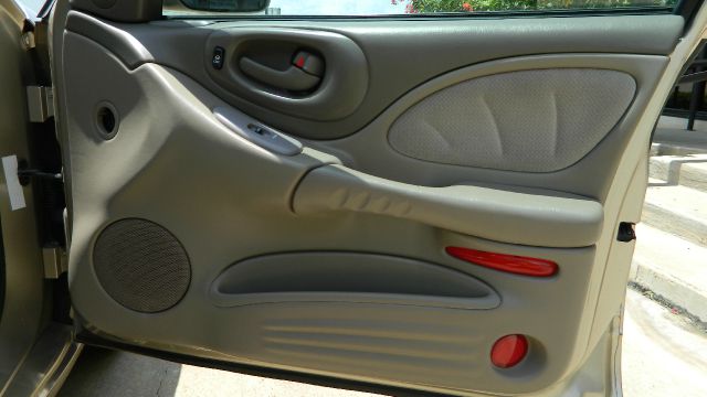 Pontiac Bonneville 2005 photo 4