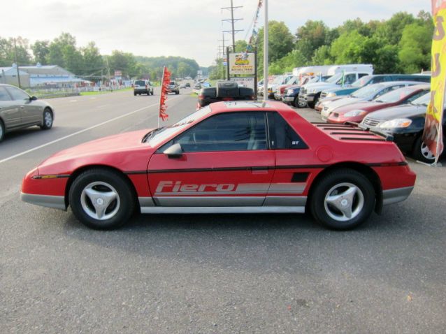 Pontiac Fiero 1985 photo 4