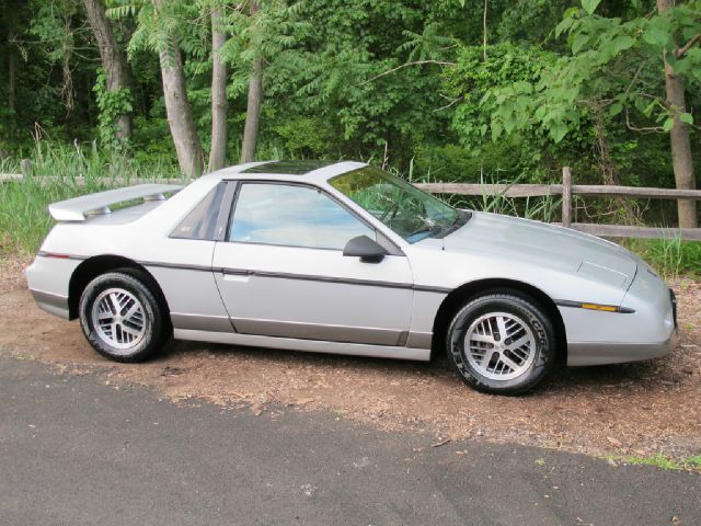 Pontiac Fiero 1985 photo 100