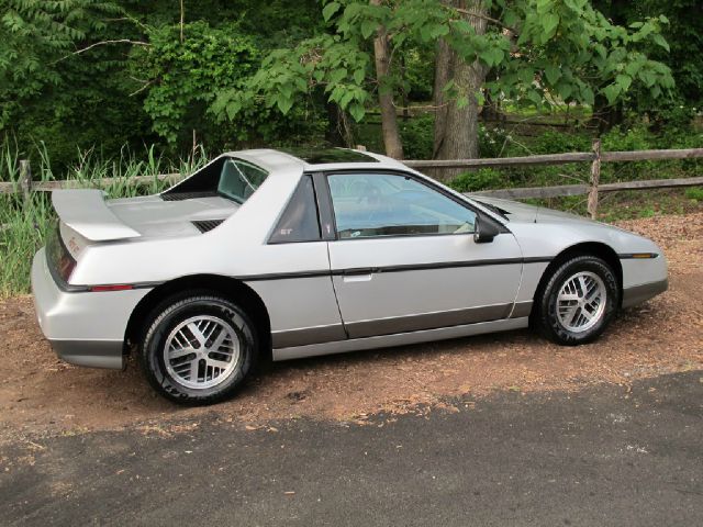 Pontiac Fiero 1985 photo 102
