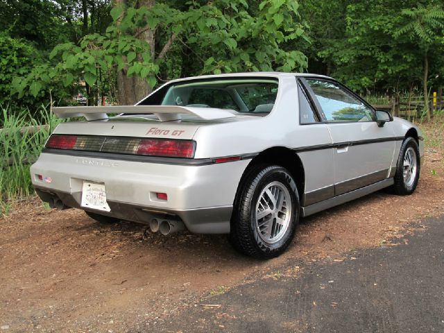 Pontiac Fiero 1985 photo 103