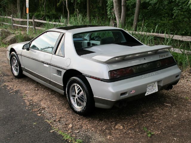 Pontiac Fiero 1985 photo 108
