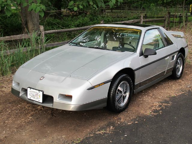 Pontiac Fiero 1985 photo 111