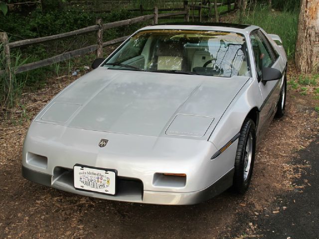 Pontiac Fiero 1985 photo 115