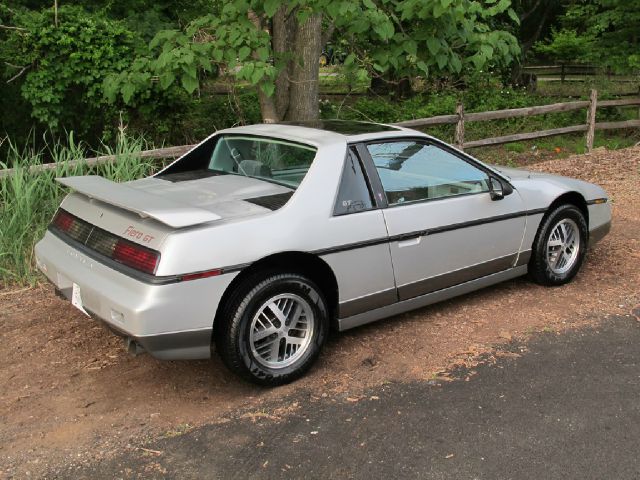 Pontiac Fiero 1985 photo 118