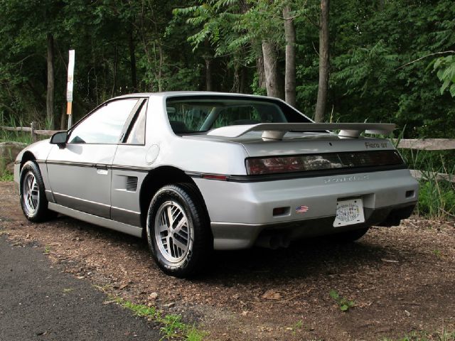 Pontiac Fiero 1985 photo 12
