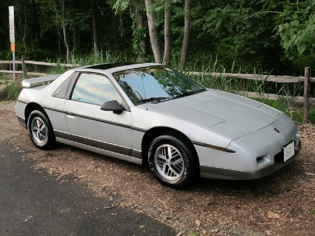 Pontiac Fiero 1985 photo 123