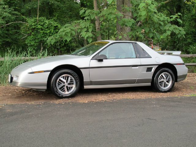 Pontiac Fiero 1985 photo 13