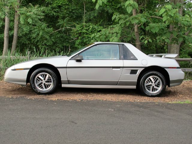 Pontiac Fiero 1985 photo 16