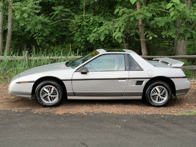 Pontiac Fiero 1985 photo 23
