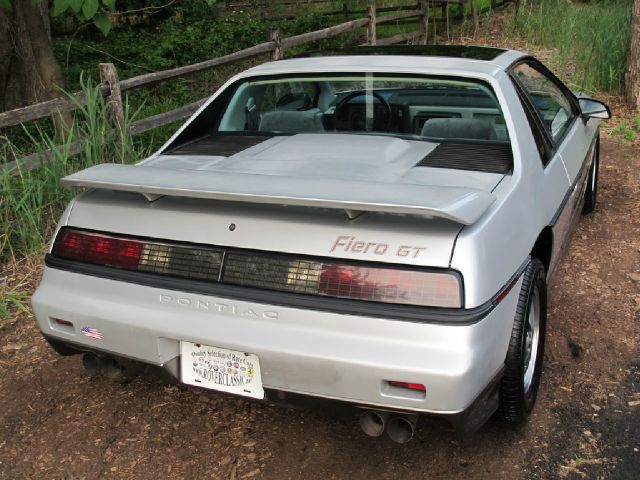 Pontiac Fiero 1985 photo 24