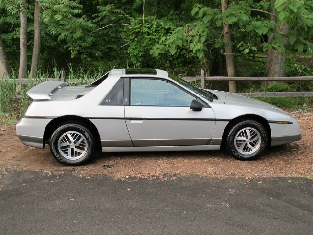 Pontiac Fiero 1985 photo 51
