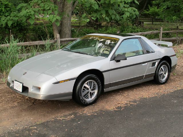 Pontiac Fiero 1985 photo 55