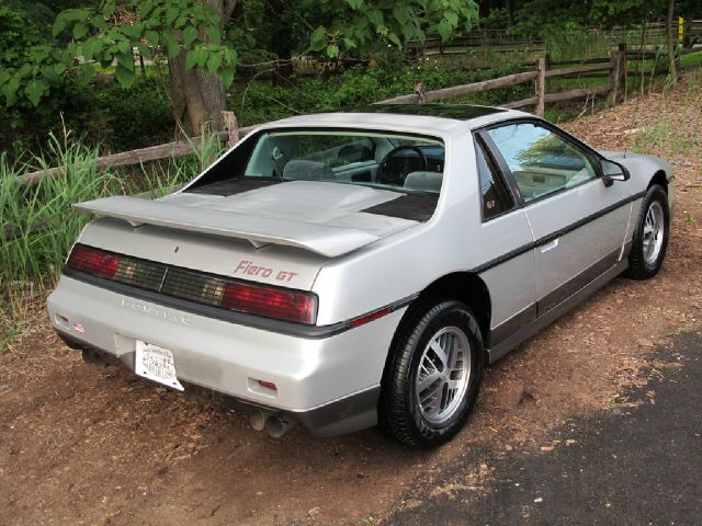 Pontiac Fiero 1985 photo 62