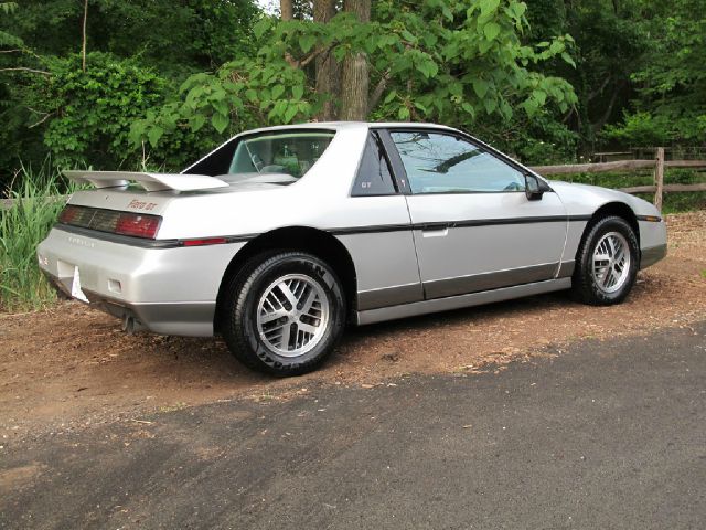 Pontiac Fiero 1985 photo 7