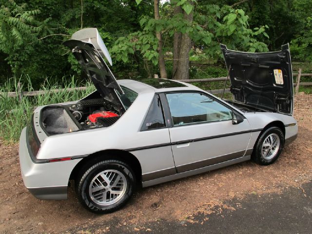 Pontiac Fiero 1985 photo 80