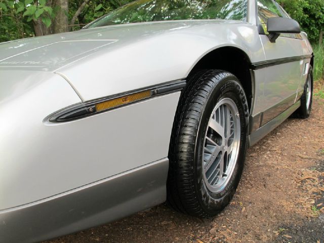 Pontiac Fiero 1985 photo 81