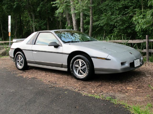 Pontiac Fiero 1985 photo 98