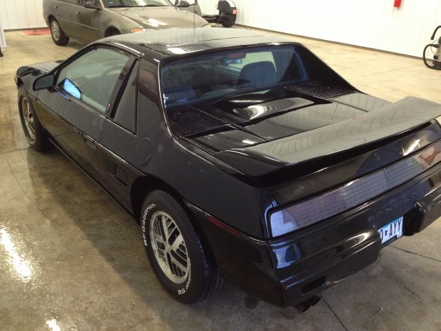 Pontiac Fiero 1986 photo 1