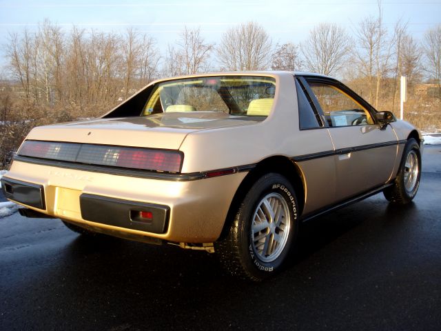 Pontiac Fiero 1986 photo 3