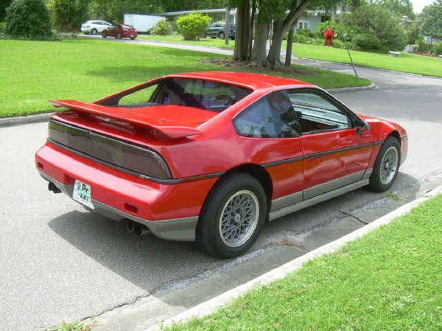 Pontiac Fiero 1986 photo 1