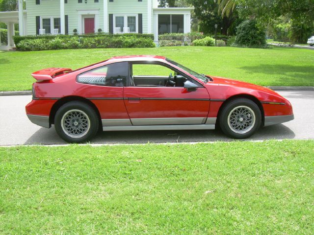Pontiac Fiero 1986 photo 2