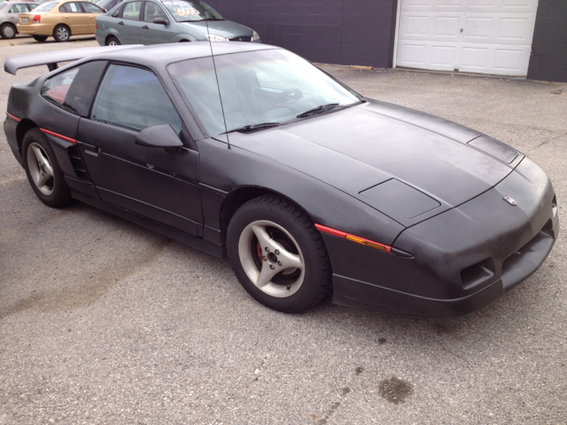 Pontiac Fiero 1987 photo 2