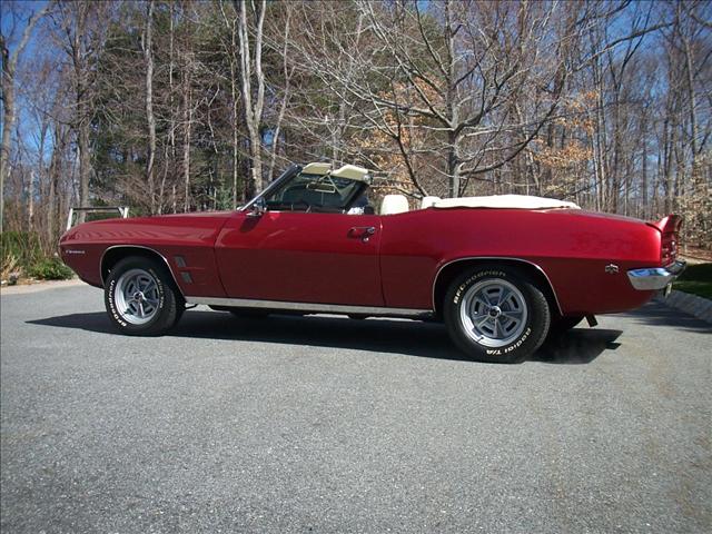 Pontiac Firebird 1969 photo 1