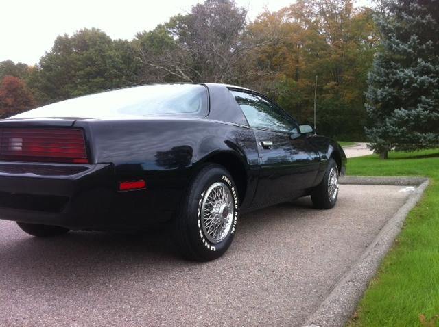 Pontiac Firebird 1982 photo 1