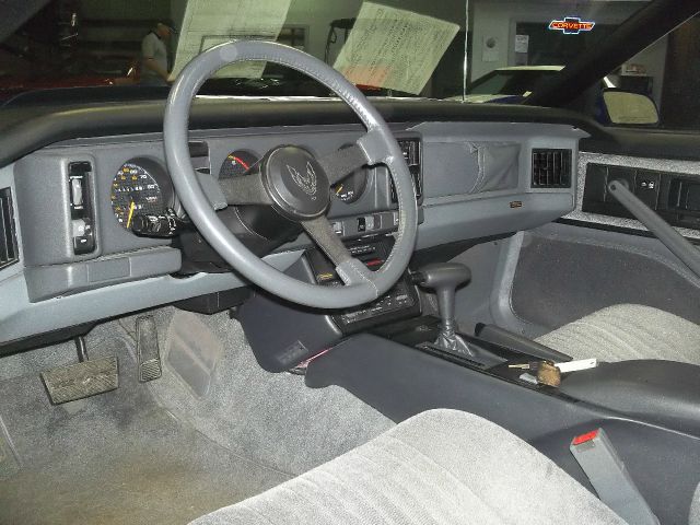 Pontiac Firebird 1987 photo 2