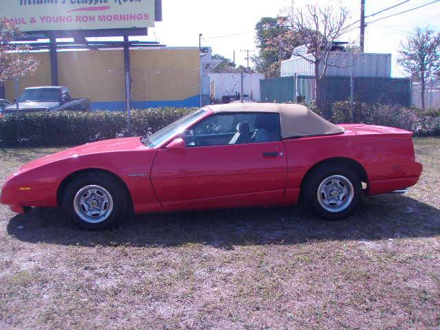 Pontiac Firebird 1992 photo 1