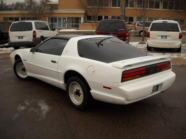 Pontiac Firebird 1992 photo 3