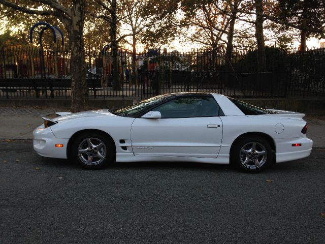 Pontiac Firebird 1998 photo 1