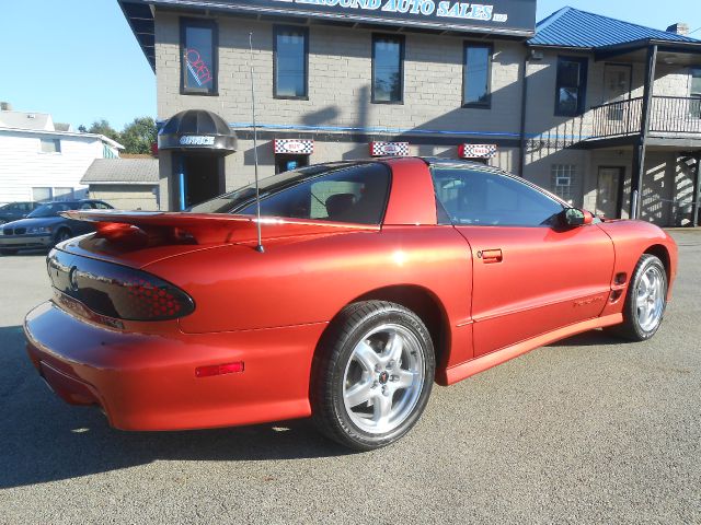 Pontiac Firebird 2001 photo 2