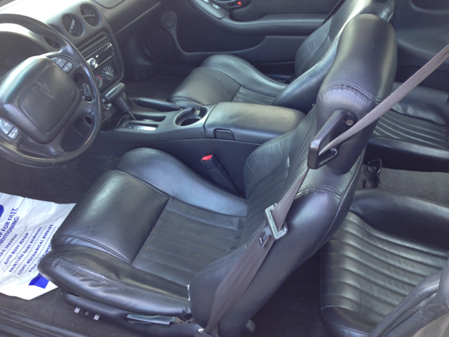 Pontiac Firebird 2001 photo 1