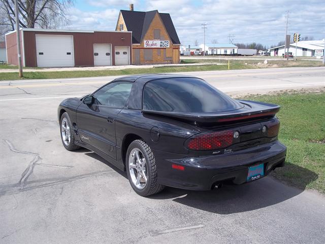 Pontiac Firebird 2002 photo 2