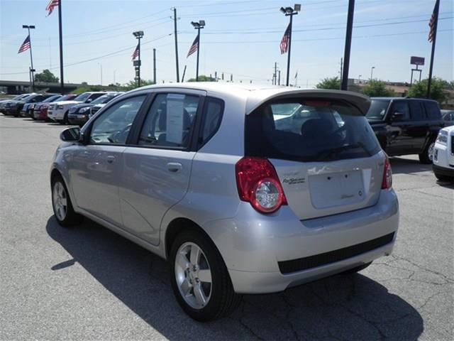 Pontiac G3 Wave 2009 photo 2