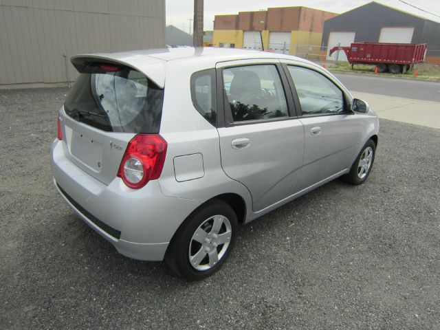 Pontiac G3 Wave 2009 photo 1