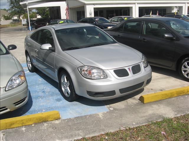 Pontiac G5 LE 7-passenger Coupe