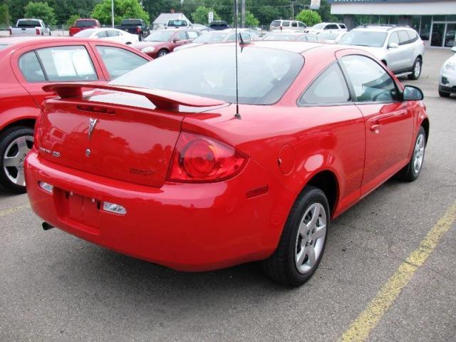 Pontiac G5 2009 photo 2