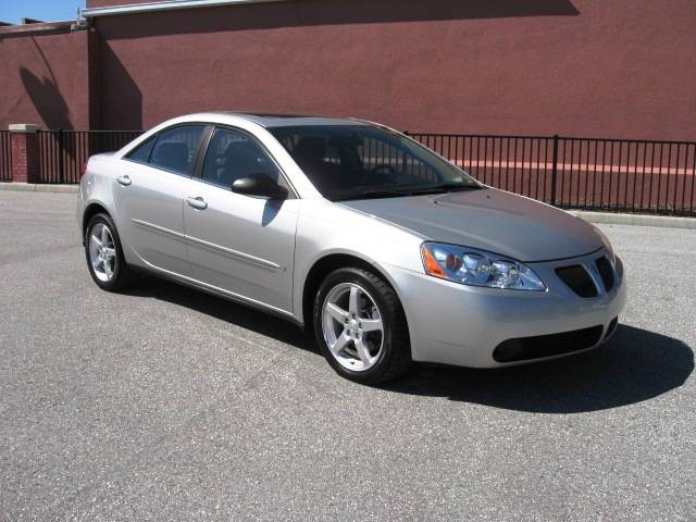 Pontiac G6 4WD Supercrew Styleside 5-1/2 Ft Box XLT Sedan