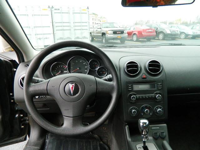 Pontiac G6 2007 photo 2